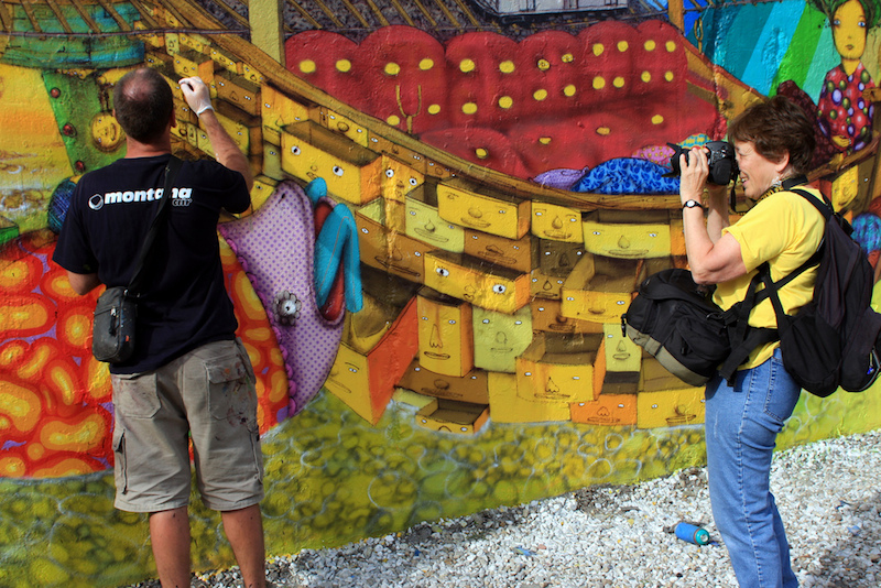 Martha Cooper photographing Os Gêmeos at Houston Street in 2009. Photo by Dani Reyes Mozeson.