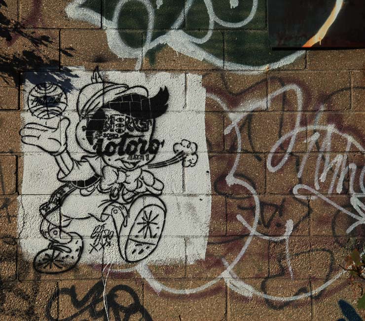 A stencil by Bast. Photo by Jaime Rojo.